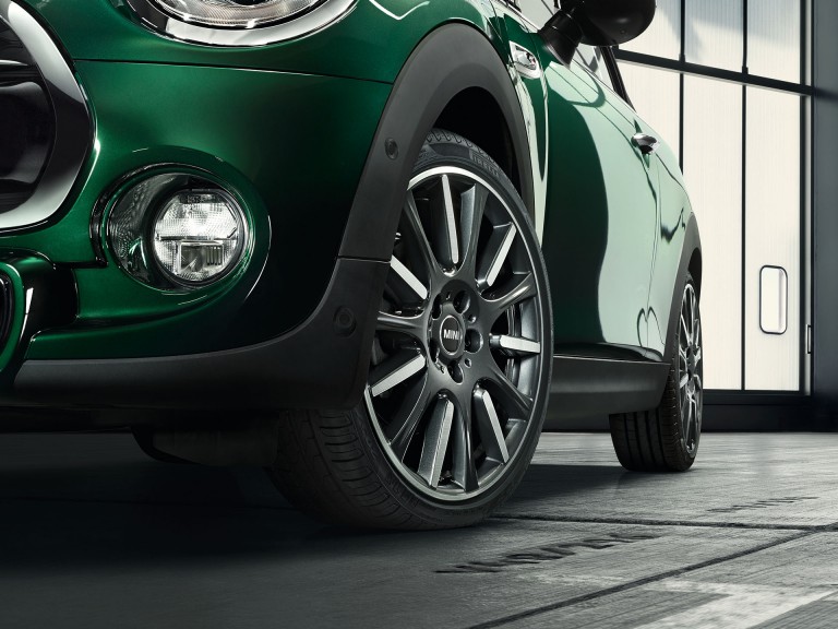 MINI 3-door Hatch – green – wheels and tyres