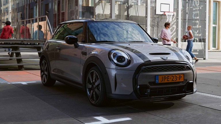 New MINI 3-door hatch – grey and black – front view