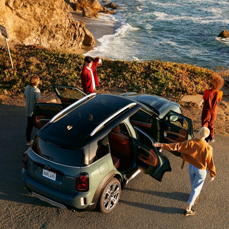 New MINI Countryman– green and black – front view